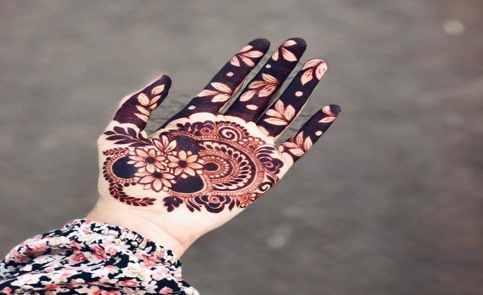 instagram stylish royal front hand mehndi design